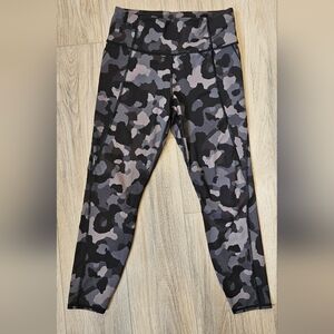 Athleta Lightning 7/8 Tight Size M